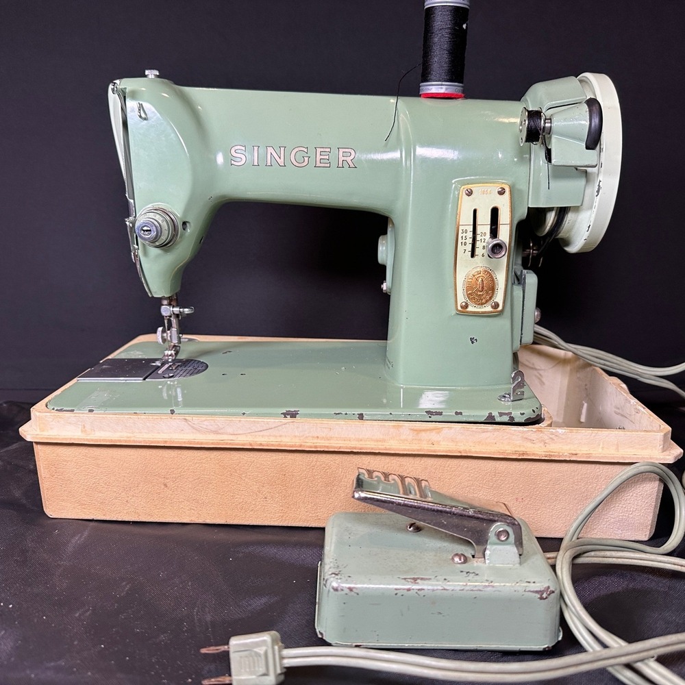 VTG Singer 185K Sewing Machine Green RFJ8-8 +‎ Case Tested Works 60s Portable
